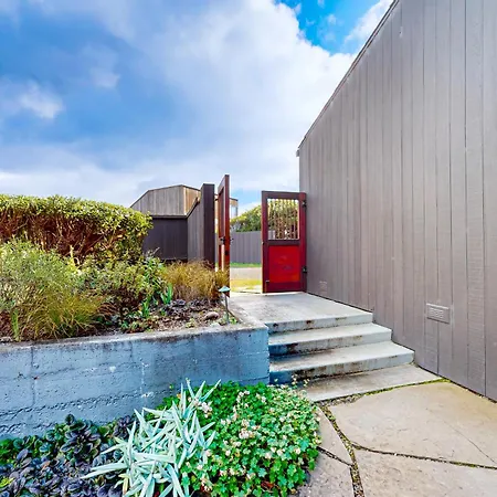 Rolling Waves Beach House